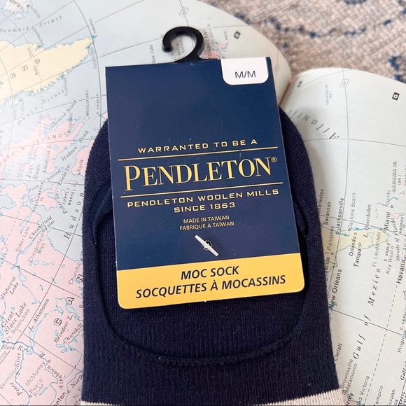 Pendleton NWT Crater Lake National Park Moc Rainbow Striped Socks Size Medium - Picture 2 of 7